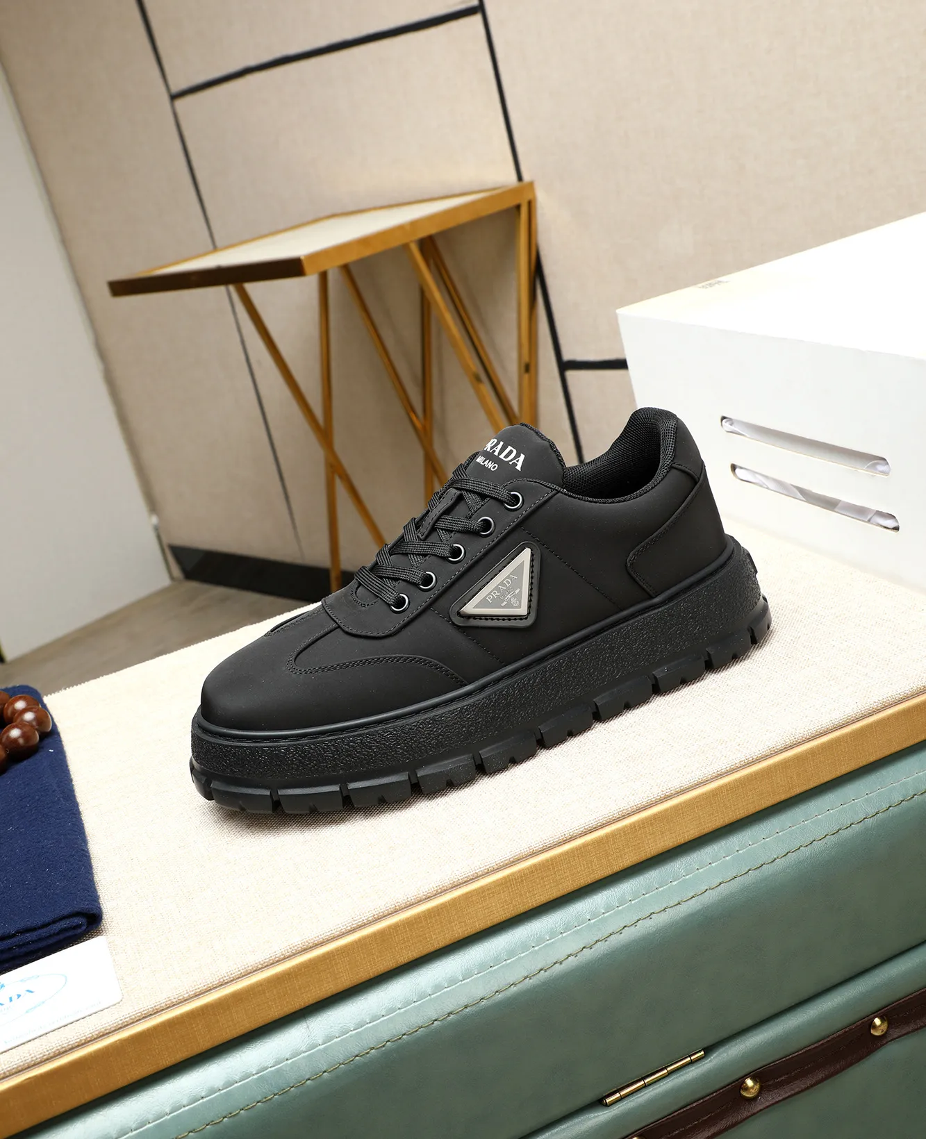 Men's shoes 💰580 high version official website popular models are on the market, 🆘 trendy brand (Prada) mainly promotes popular models, avant-garde and versatile fashionable men's shoes private version mold opening, cowhide surface splicing 1:1 replica... fashionable and simple, original imported cowhide lining cowhide feet; the atmosphere and personality are more fashionable, eye-catching and pursuing class. It will subvert the old idea and be a must-have for fashion trendsetters with you! Must keep it for yourself! Tall and comfortable, large and low, high-end quality workmanship. Code number: 38-45